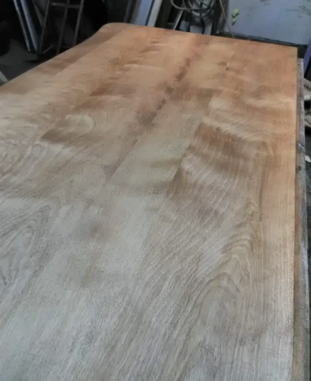 The Ultimate Guide to Identifying Wood Types in Furniture 4 Wood Identification Maple Wavey Grain